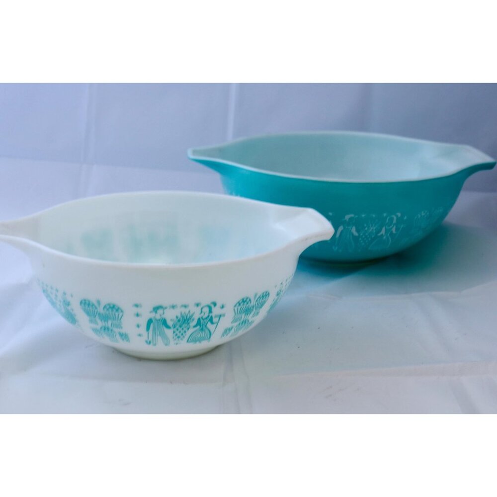 Vintage Pyrex Amish Butterprint Cinderella Bowl Set: Turquoise & White